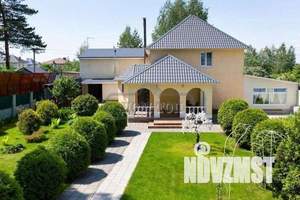 Дом 700м&sup2;, 3-этажный, посуточно, 