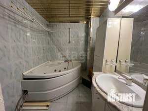 4-к квартира, вторичка, 98м2, 8/10 этаж